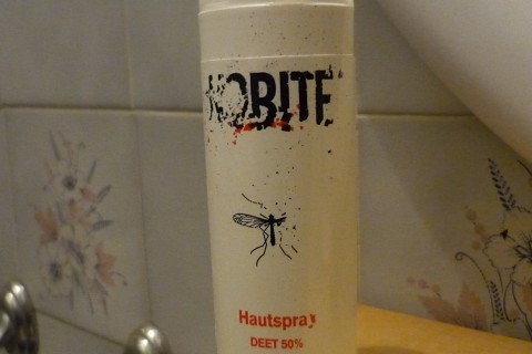 Eine Spraydose "NoBite", ein auf dem Wirkstoff Deet basierendes Mittel gegen Insekten.